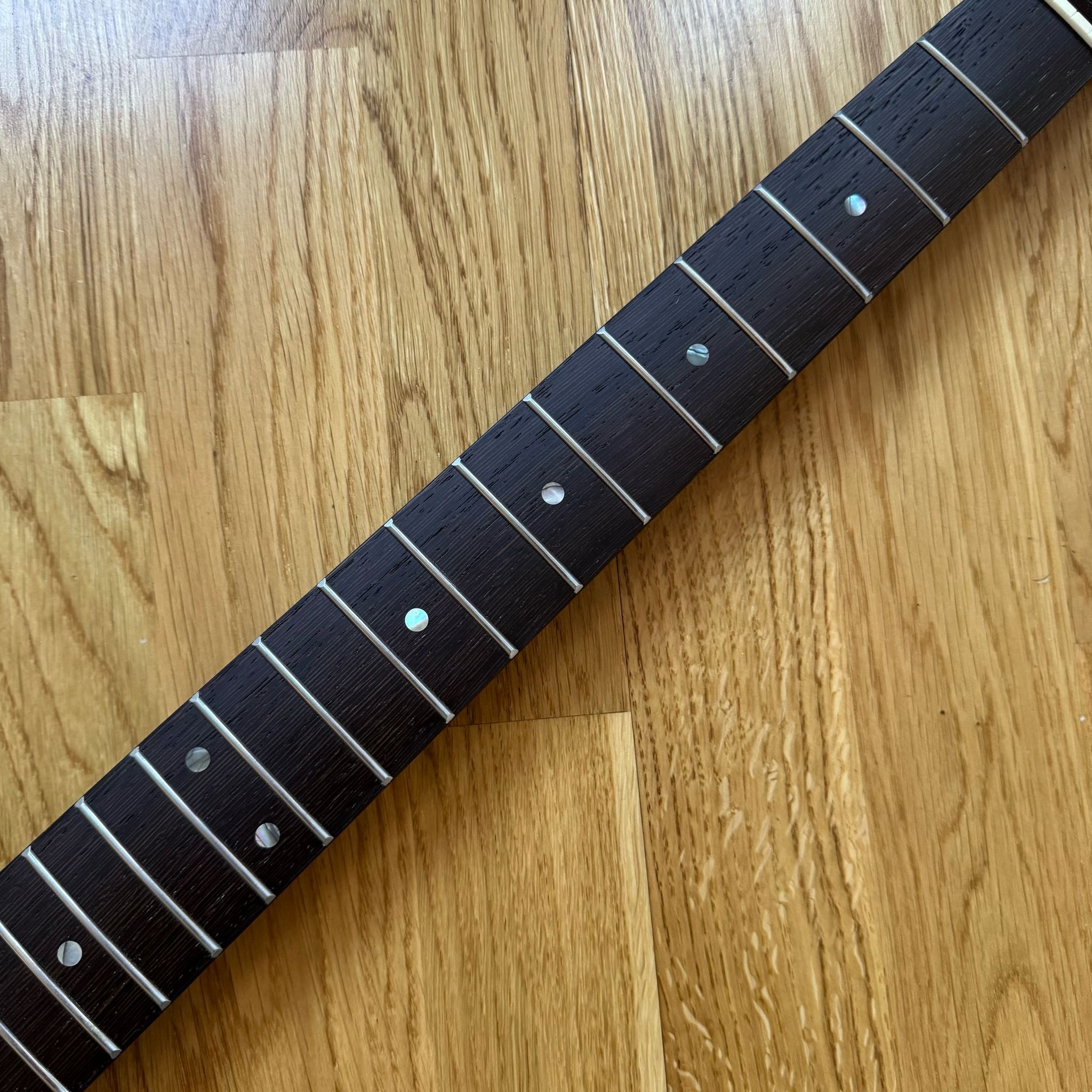 SPECIAL EDITION ELECTRIC GUITAR NECK - STRAT CHICKEN WING WOOD! (B-STOCK)