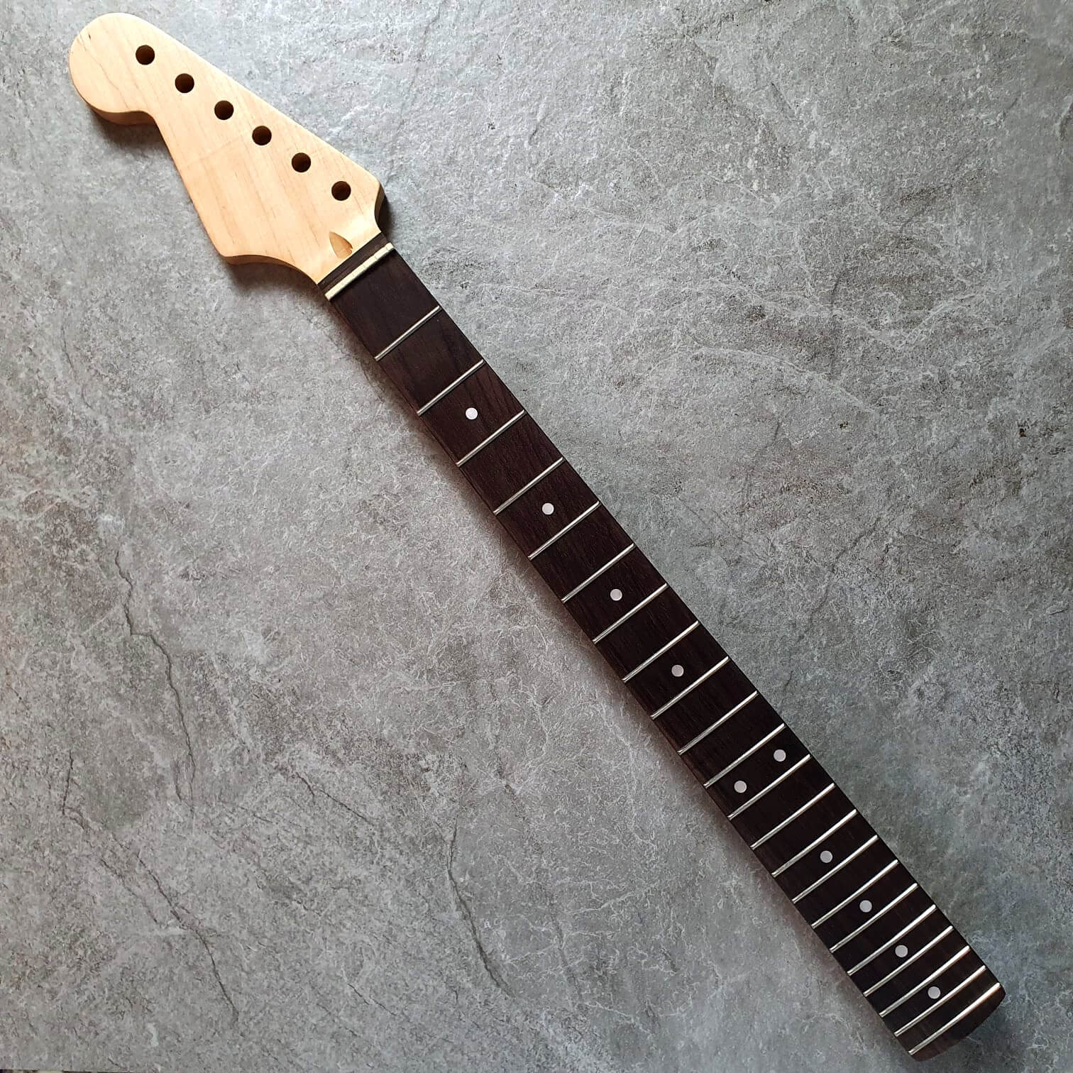 Stratocaster Gitarrhal 22 band – Vänsterhands Rosewood !