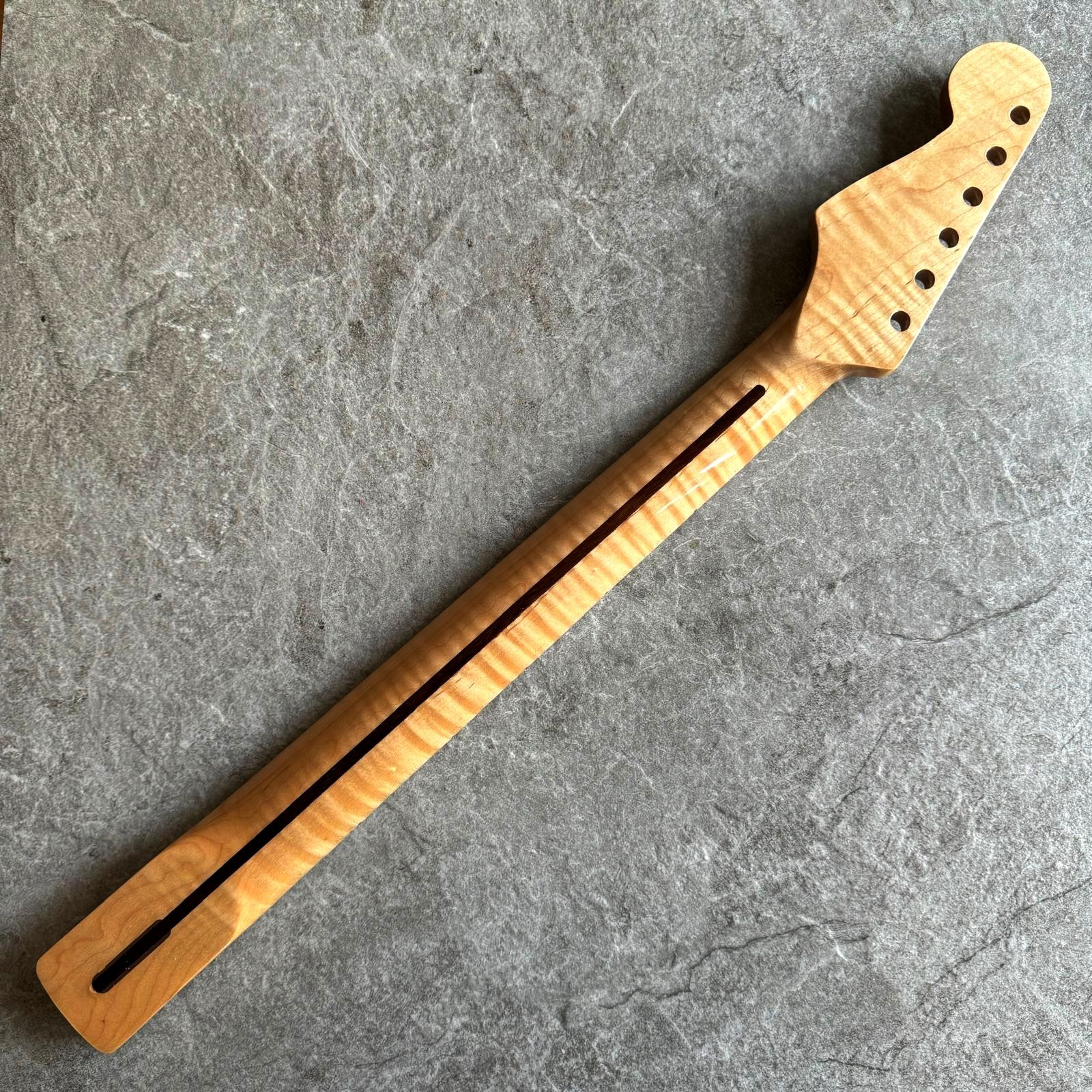 Stratocaster Neck Natural Flame Maple Right-Handed 21 Fret – Limited Edition