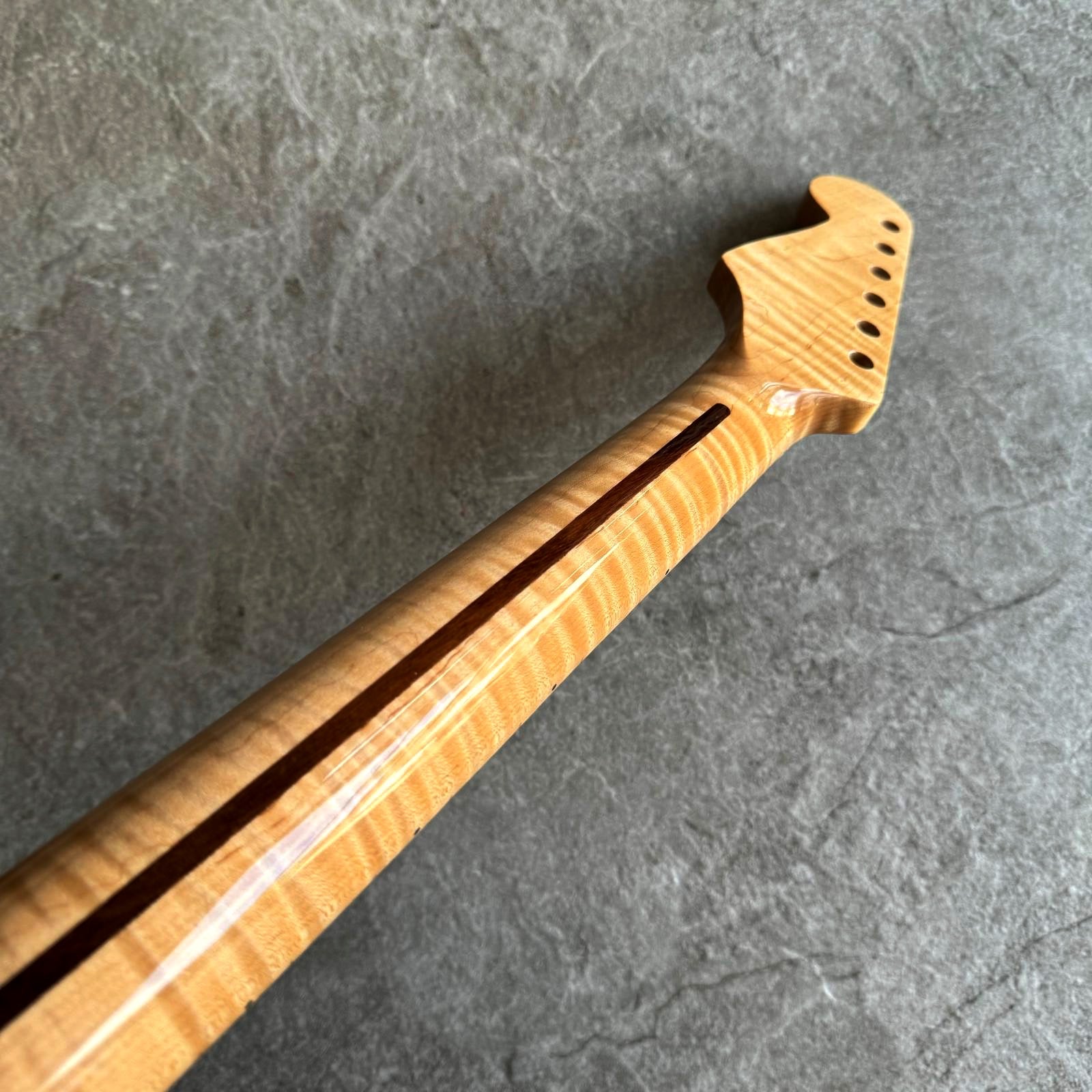 Stratocaster Neck Natural Flame Maple Right-Handed 21 Fret – Limited Edition