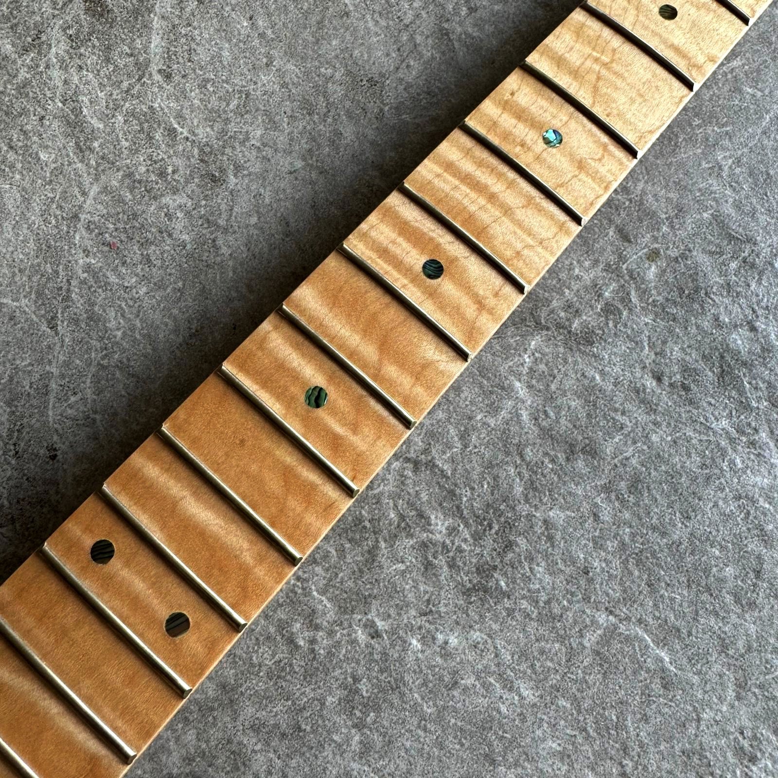 Stratocaster Neck Natural Flame Maple Right-Handed 21 Fret – Limited Edition