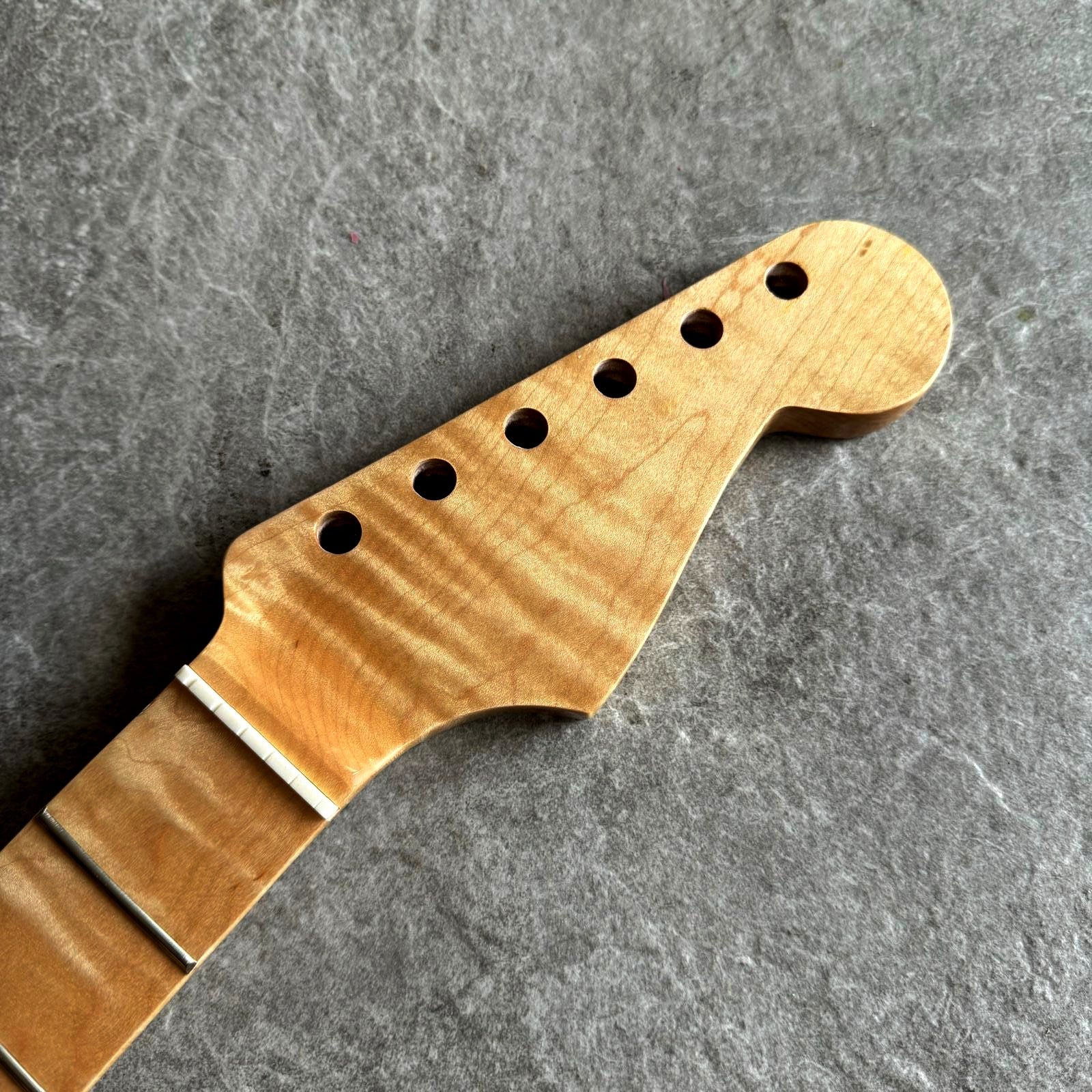 Stratocaster Neck Natural Flame Maple Right-Handed 21 Fret – Limited Edition