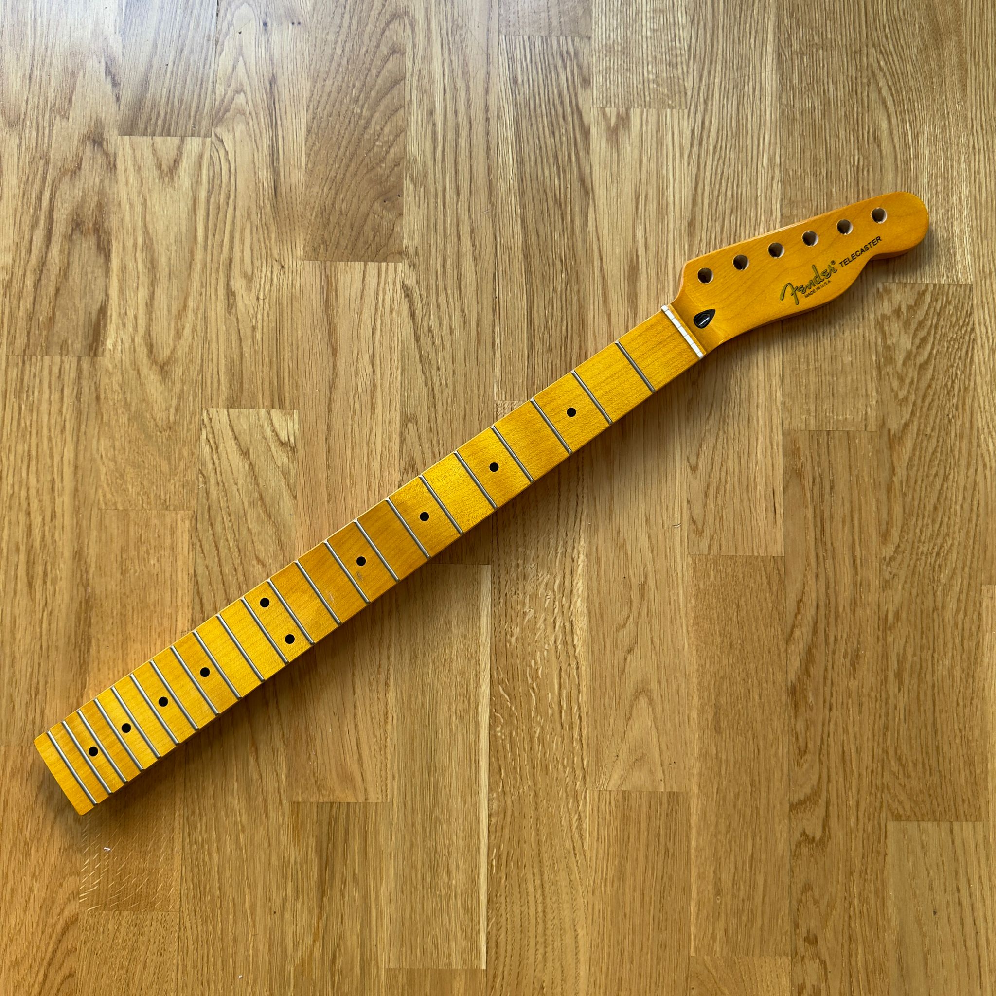 Fender Stratocaster Neck – 22 Fret Maple Yellow Gloss (B-Stock)