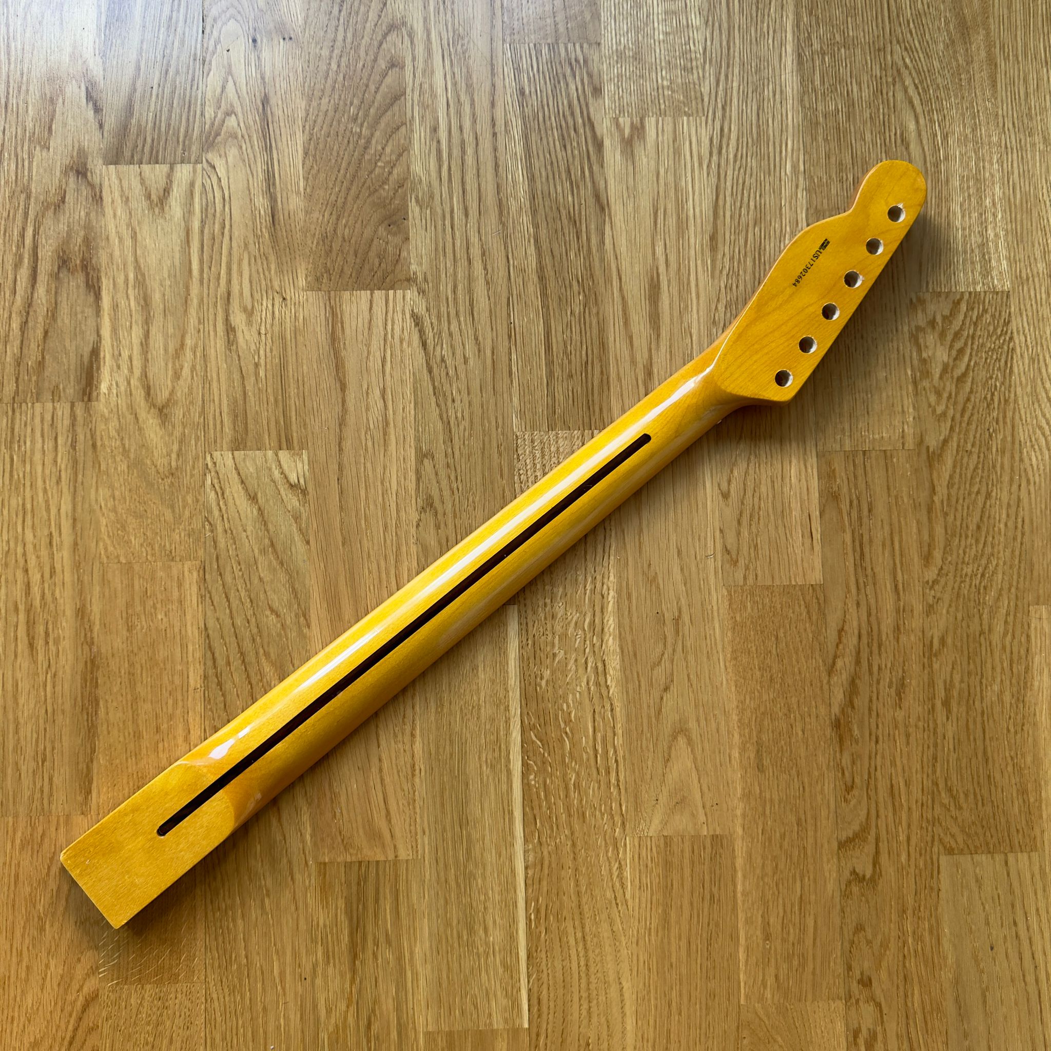 Fender Stratocaster Neck – 22 Fret Maple Yellow Gloss (B-Stock)
