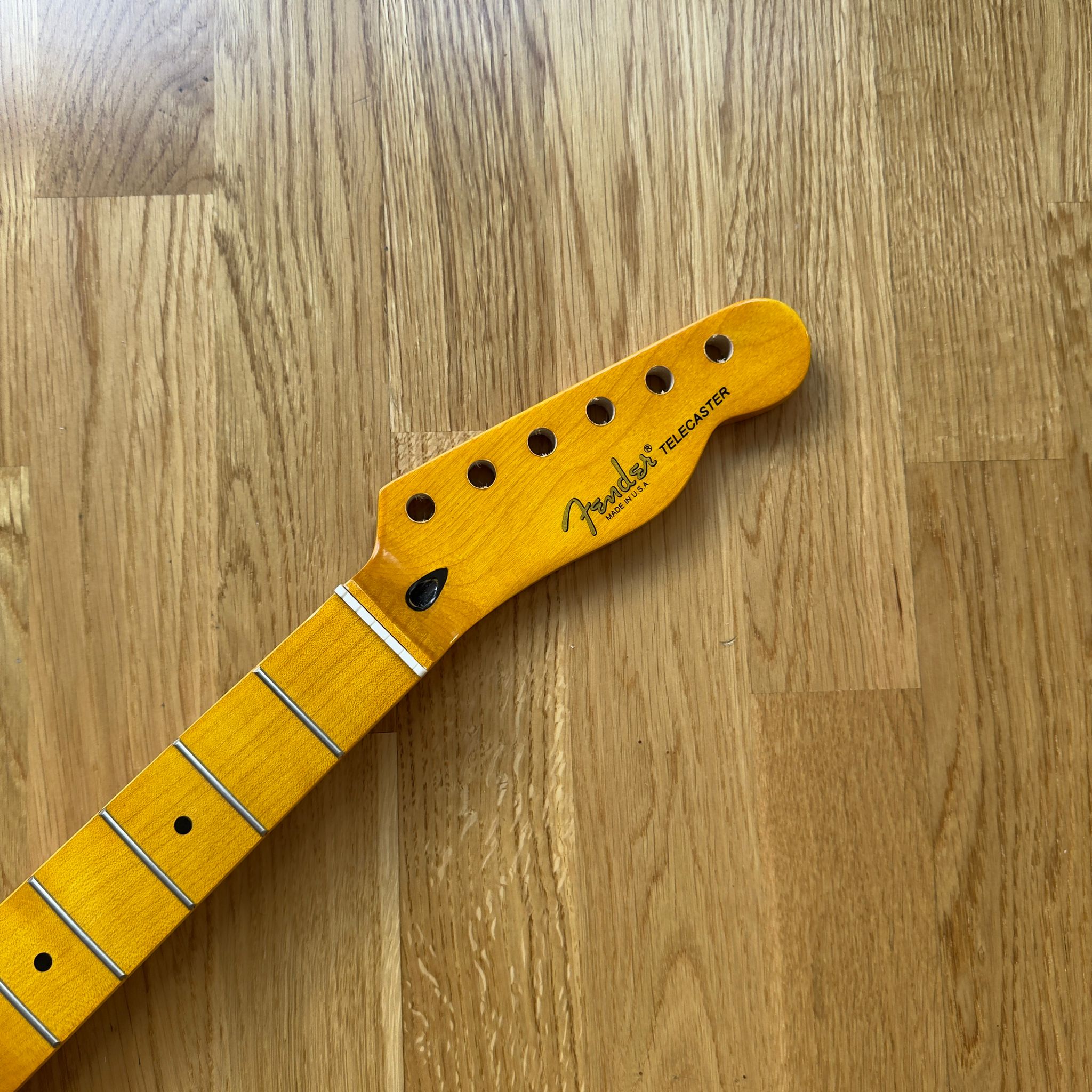Fender Stratocaster Neck – 22 Fret Maple Yellow Gloss (B-Stock)