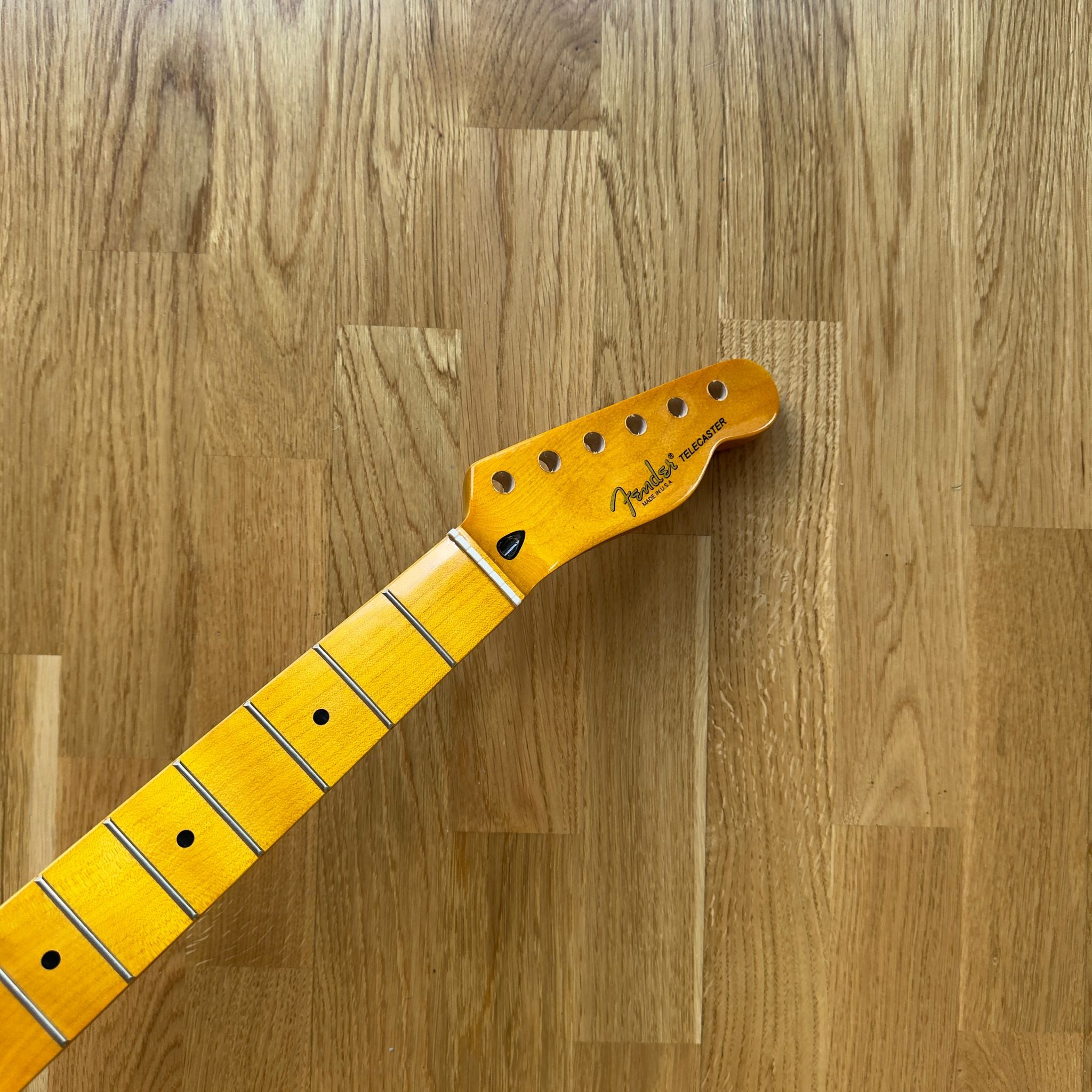 Fender Stratocaster Neck – 22 Fret Maple Yellow Gloss (B-Stock)