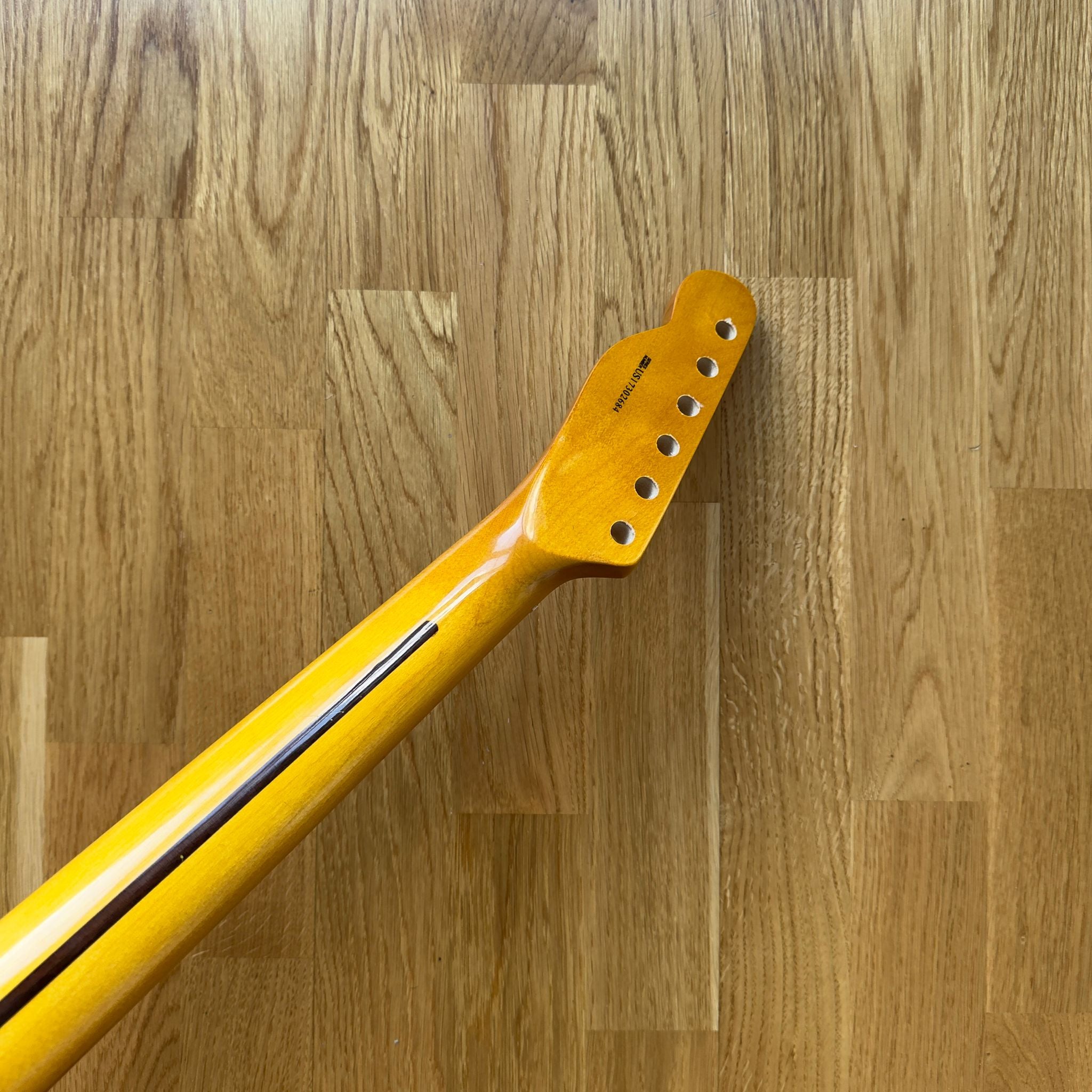 Fender Stratocaster Neck – 22 Fret Maple Yellow Gloss (B-Stock)