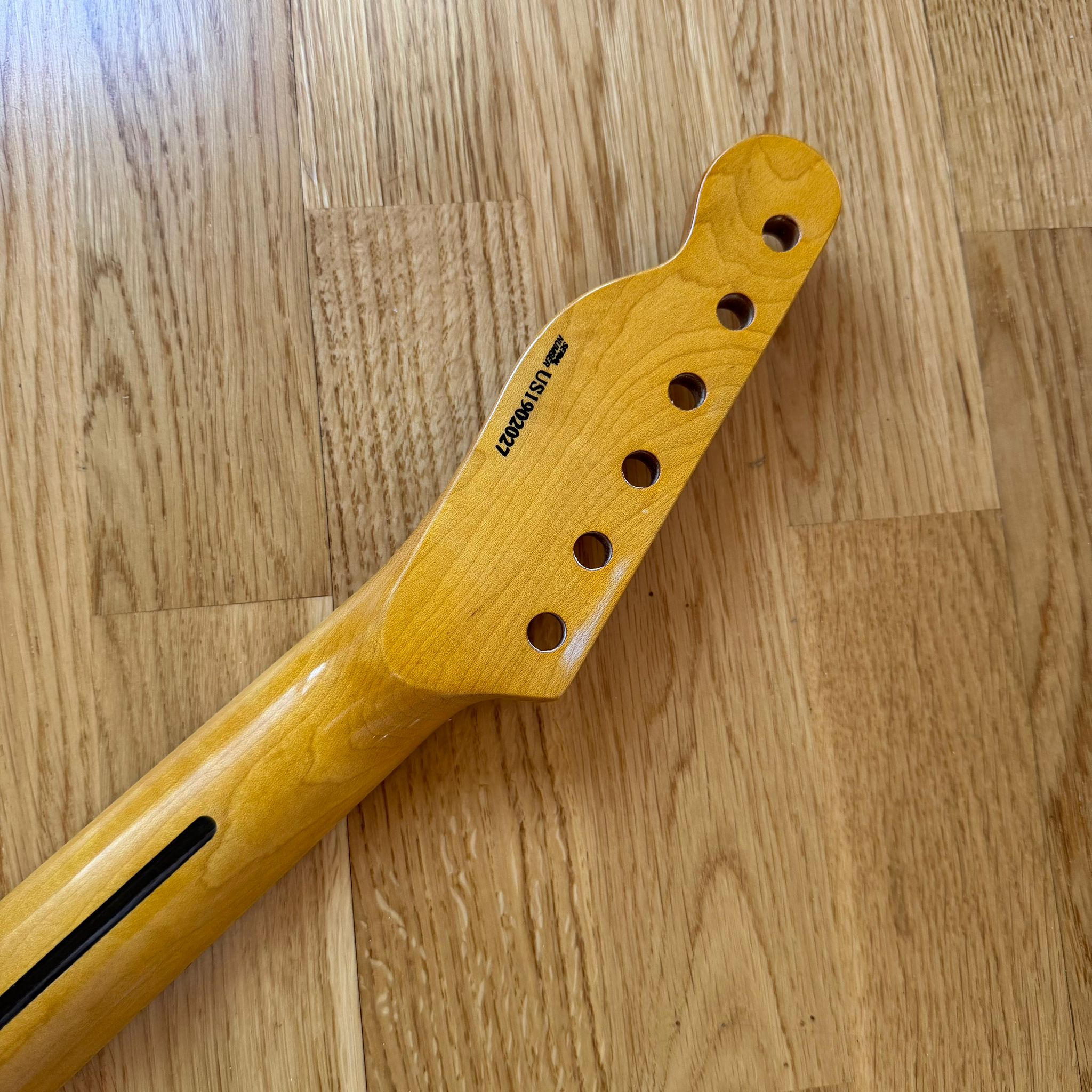 Fender Telecaster Neck – 22 Frets Maple Gloss Finish (B-Stock)