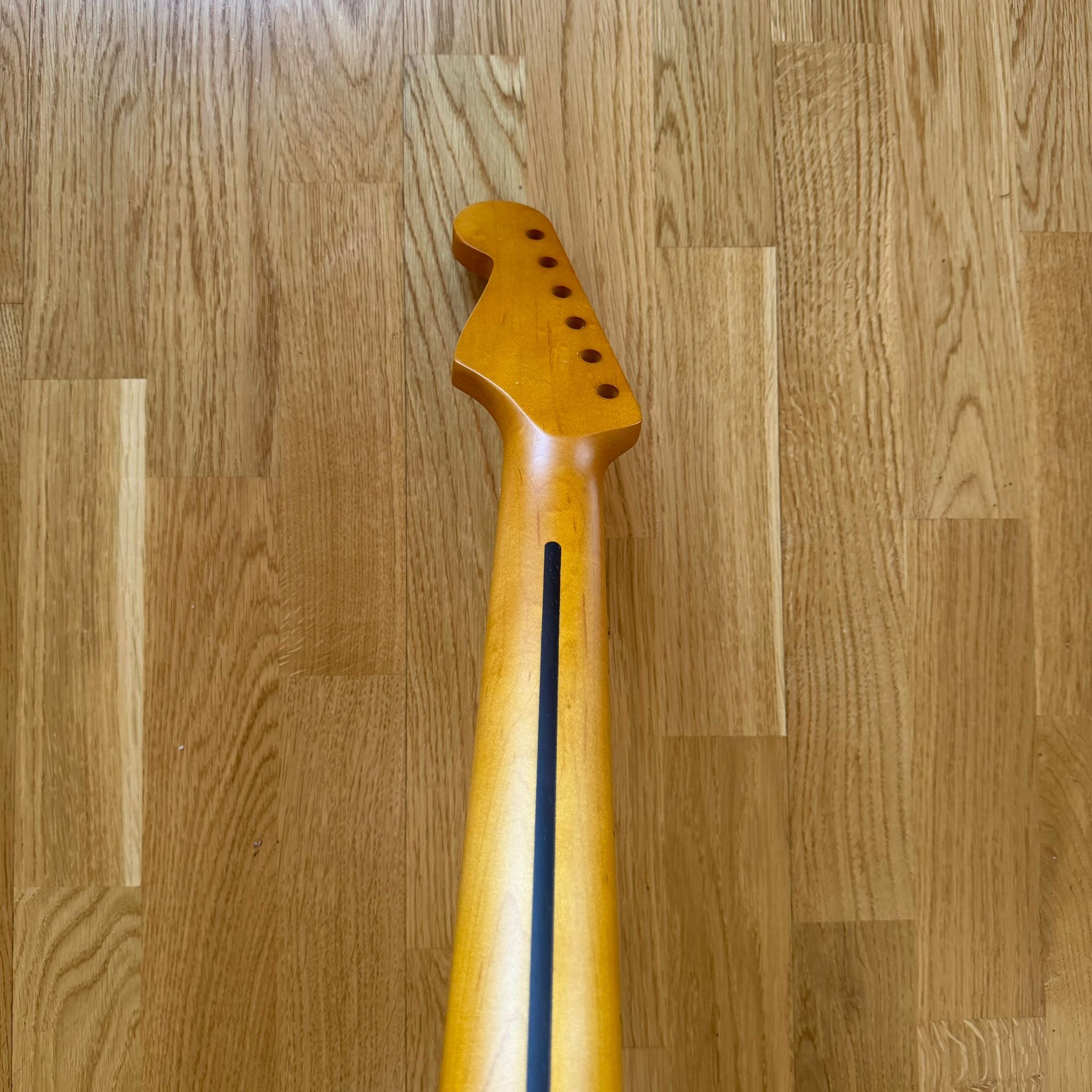 Stratocaster Neck – 22 Frets Maple Yellow Stain (B-Stock)