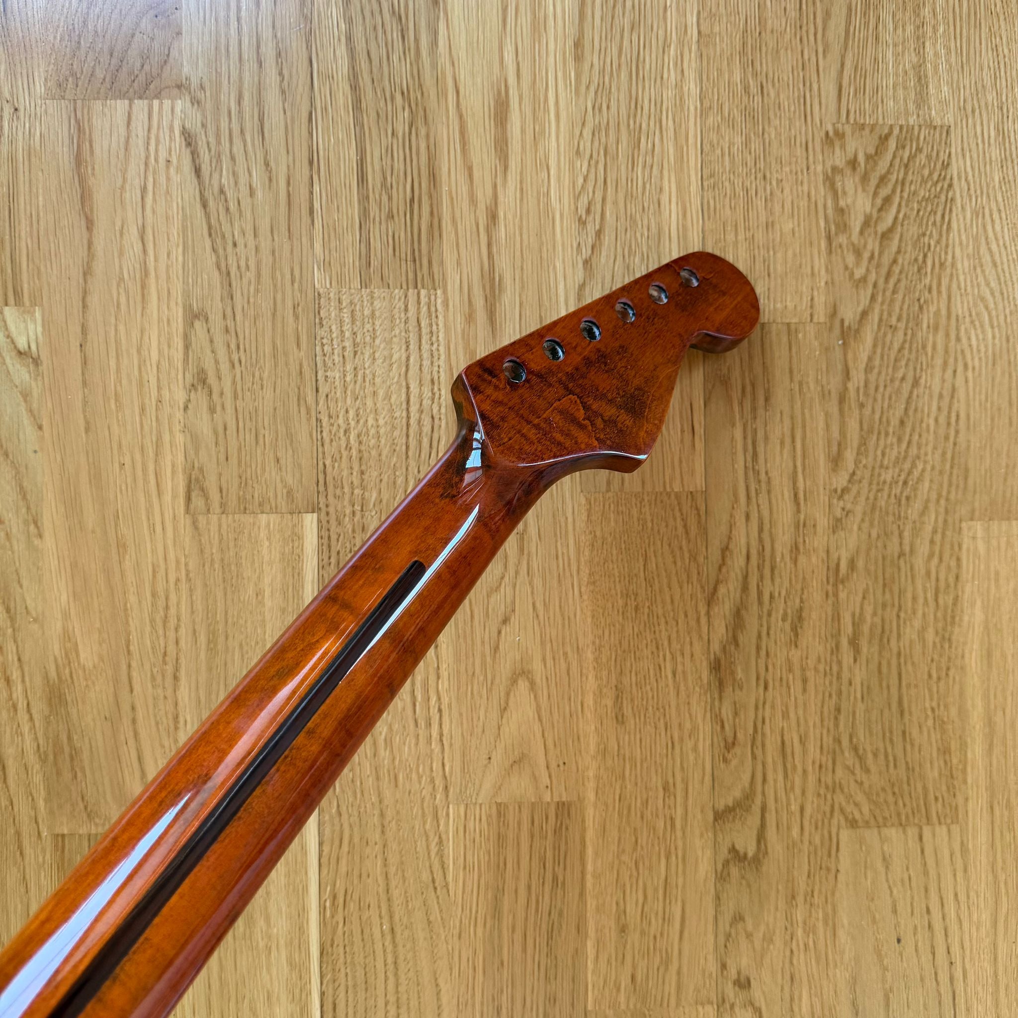 Stratocaster Guitar Neck Tiger Flame Rosewood – 22 Frets – Left Hand – B-Stock