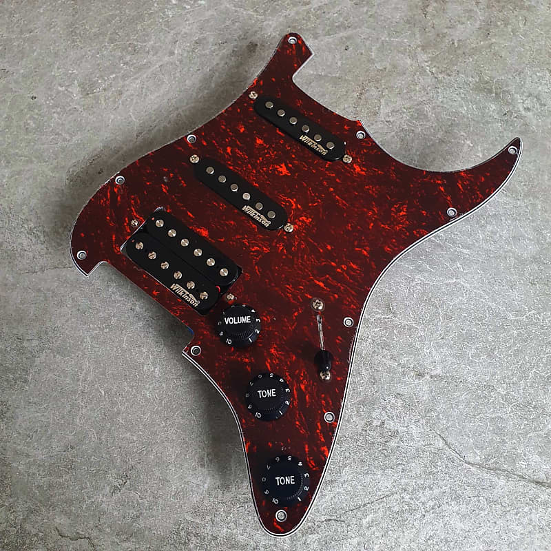 Wilkinson Prewired Stratocaster Loaded Pickguard SSH! Röd pärla