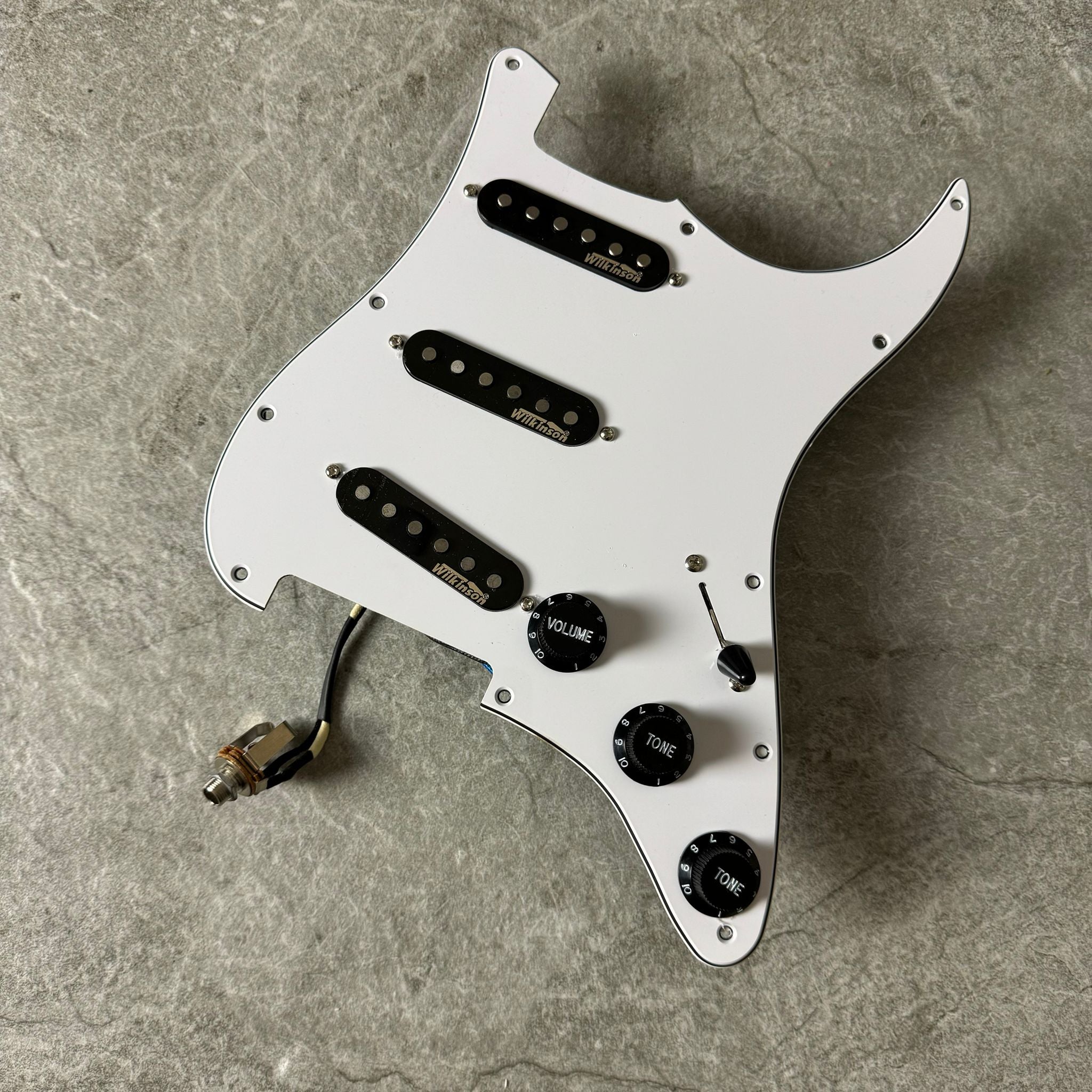 Wilkinson Prewired Strat Loaded Pickguard – SSS Dove