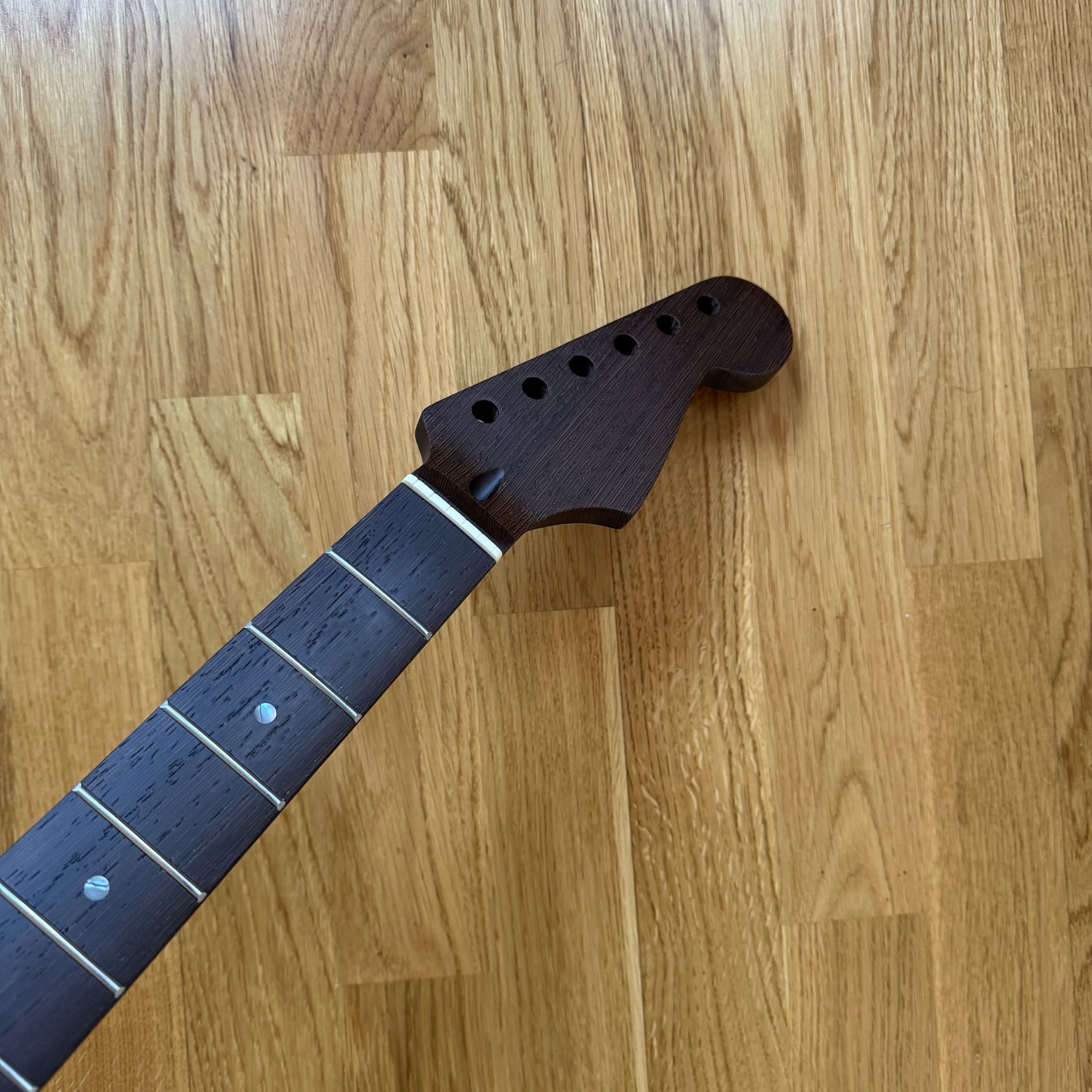 SPECIAL EDITION ELECTRIC GUITAR NECK - STRAT CHICKEN WING WOOD! (B-STOCK)