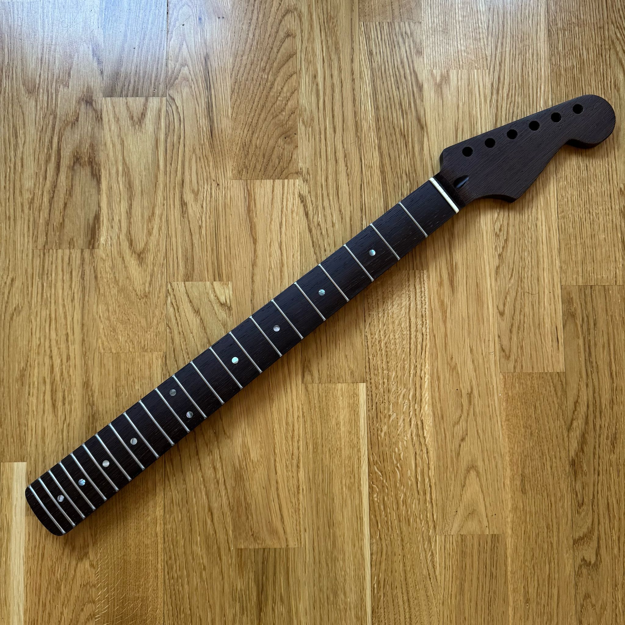 SPECIAL EDITION ELECTRIC GUITAR NECK - STRAT CHICKEN WING WOOD! (B-STOCK)