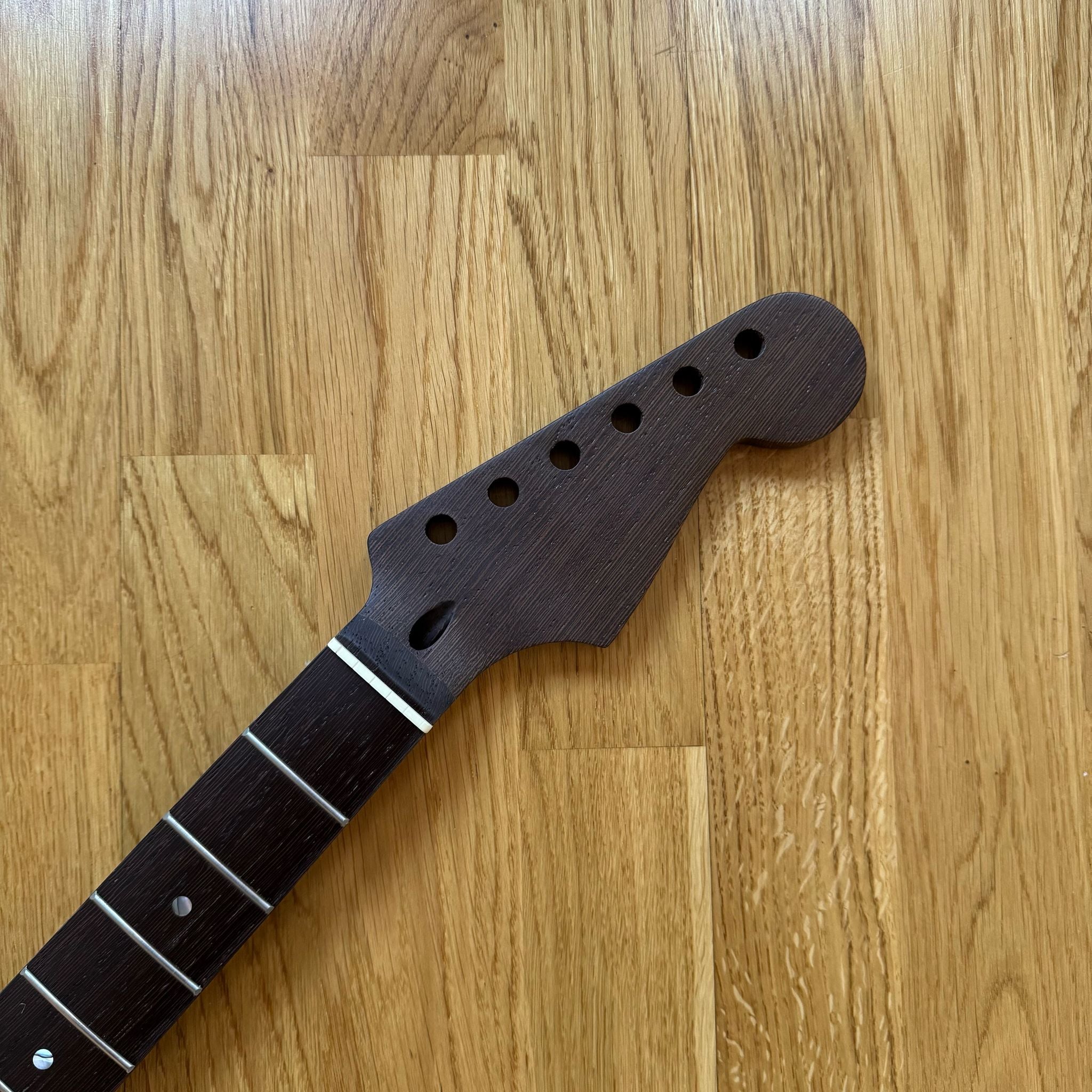 SPECIAL EDITION ELECTRIC GUITAR NECK - STRAT CHICKEN WING WOOD! (B-STOCK)