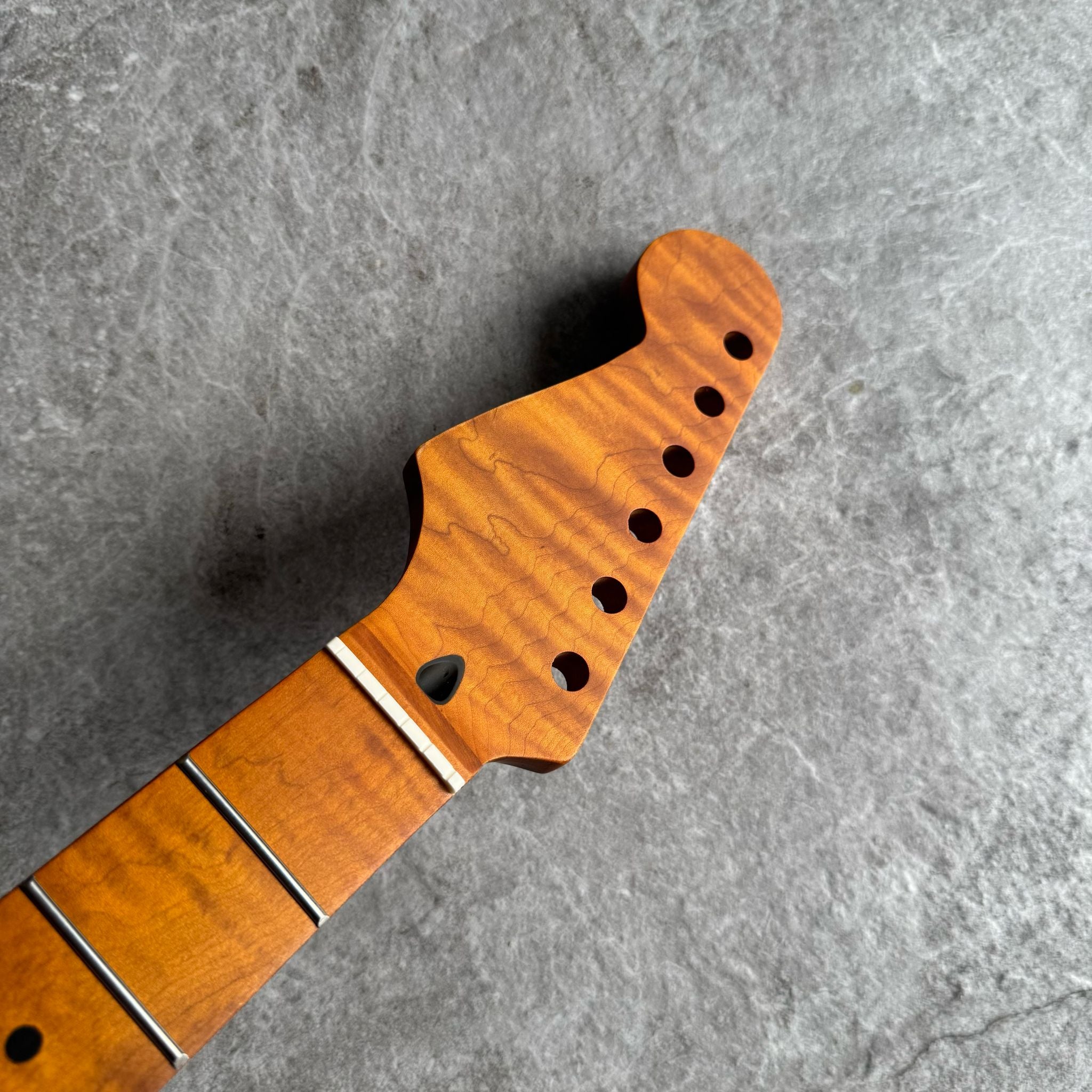 Strat Lion Flame Roasted Maple Fretboard Neck – Left-Handed, 22 Fret Stain