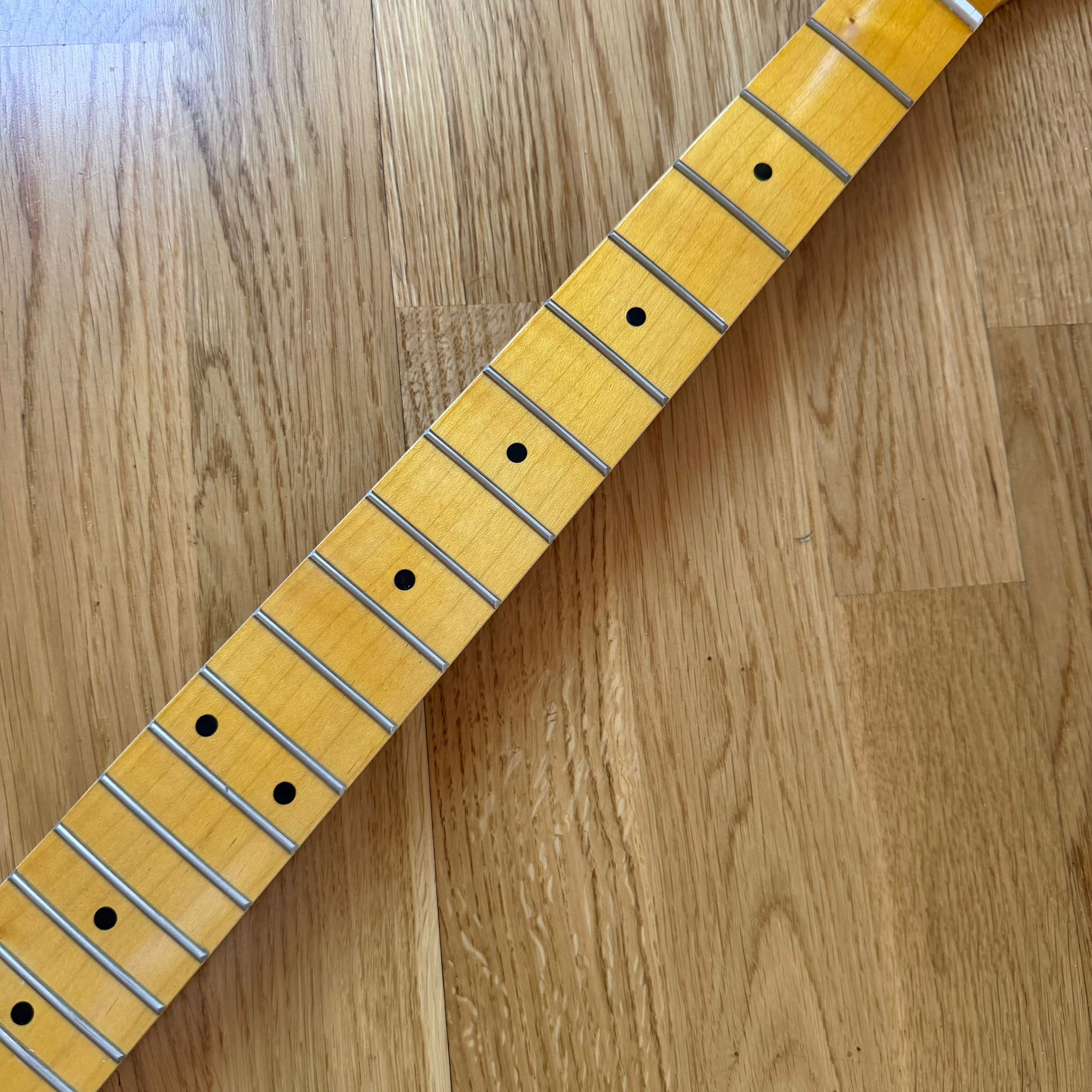 Fender Telecaster Neck – 22 Frets Maple Gloss Finish (B-Stock)