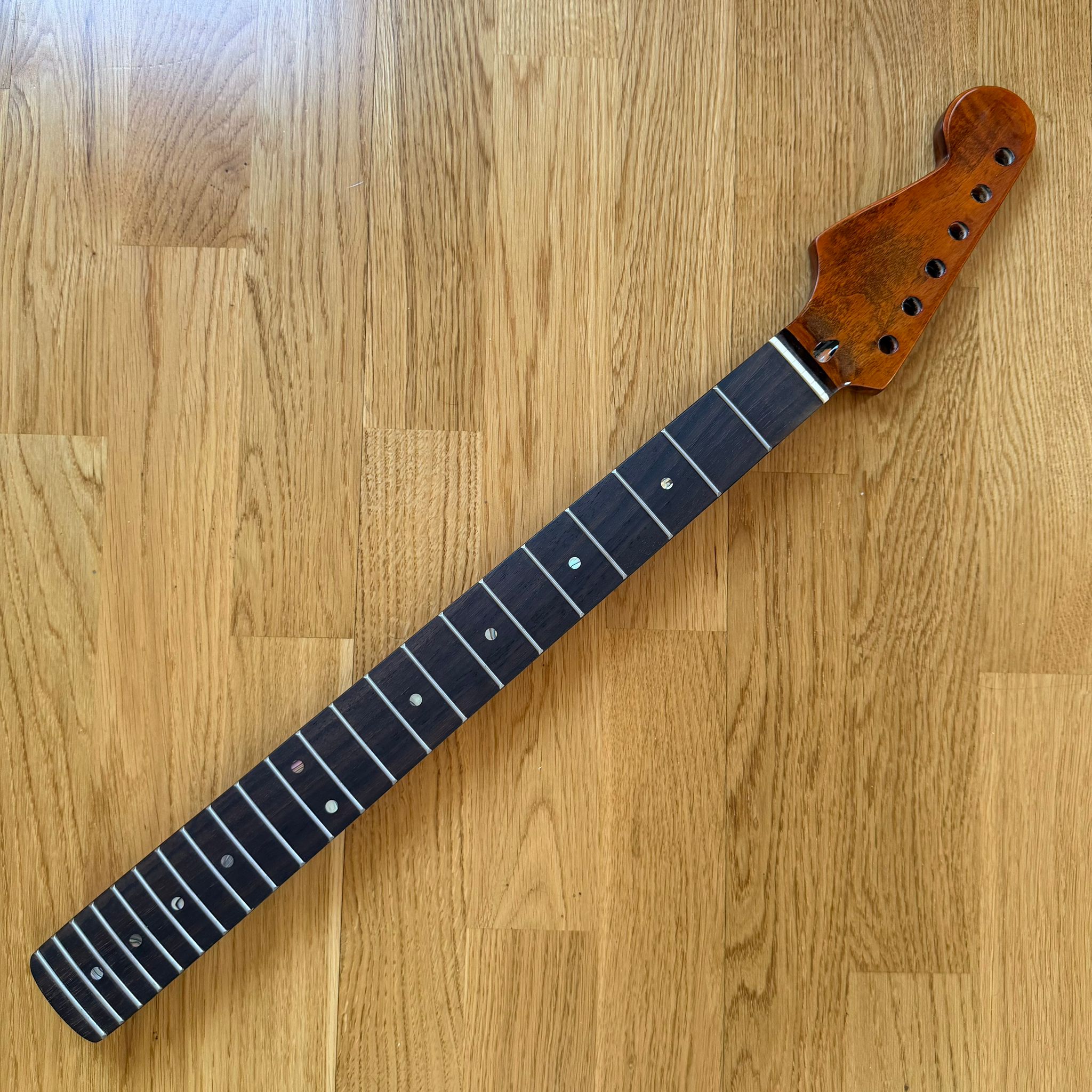 Stratocaster Guitar Neck Tiger Flame Rosewood – 22 Frets – Left Hand – B-Stock