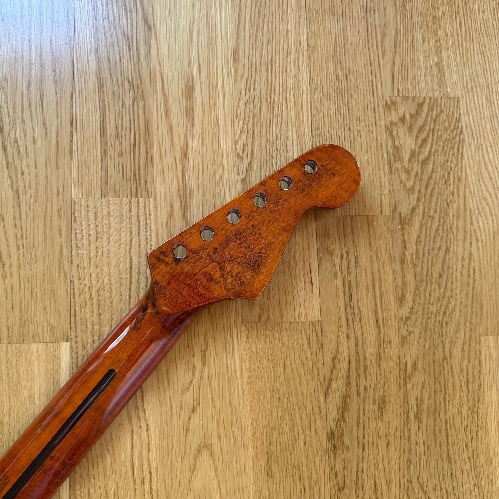 Stratocaster Guitar Neck Tiger Flame Rosewood – 22 Frets – Left Hand – B-Stock