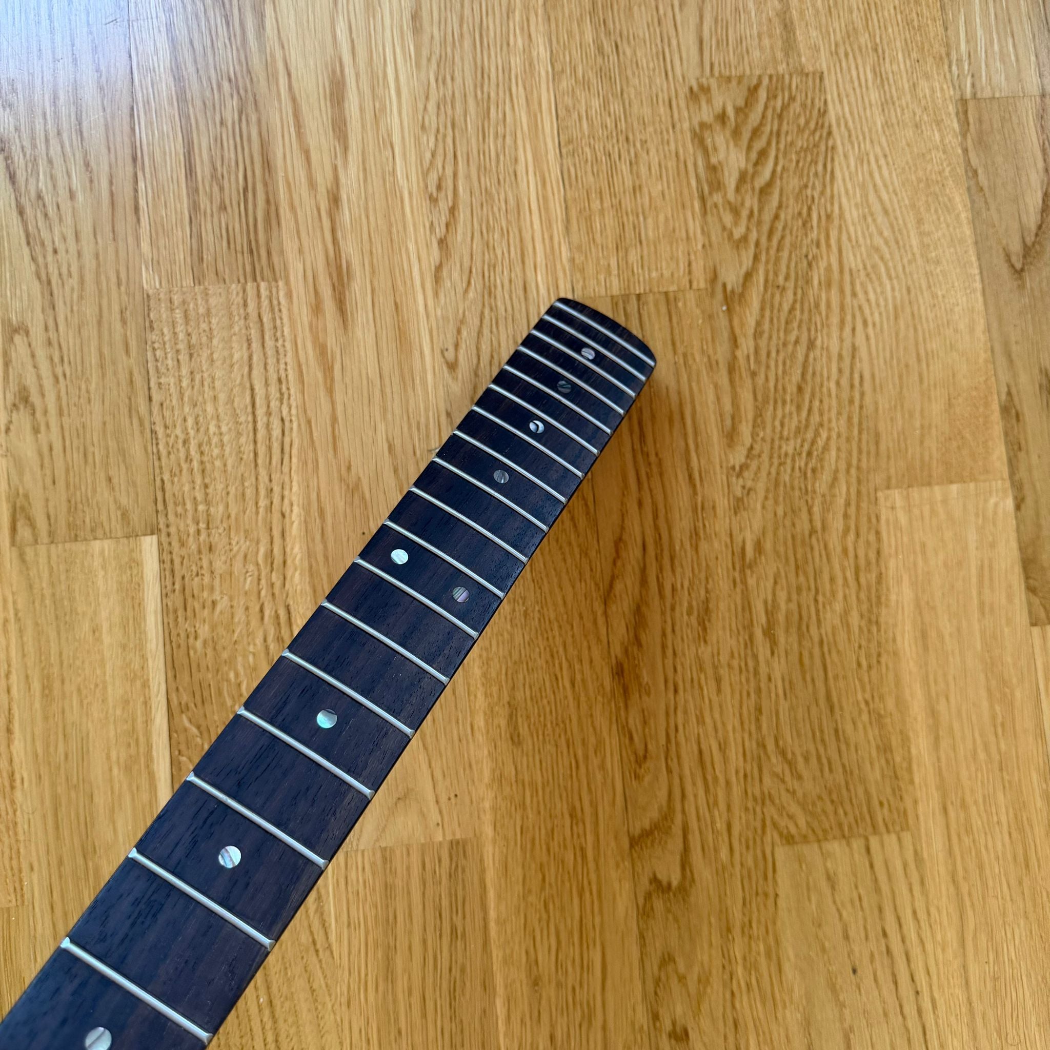 Stratocaster Guitar Neck Tiger Flame Rosewood – 22 Frets – Left Hand – B-Stock